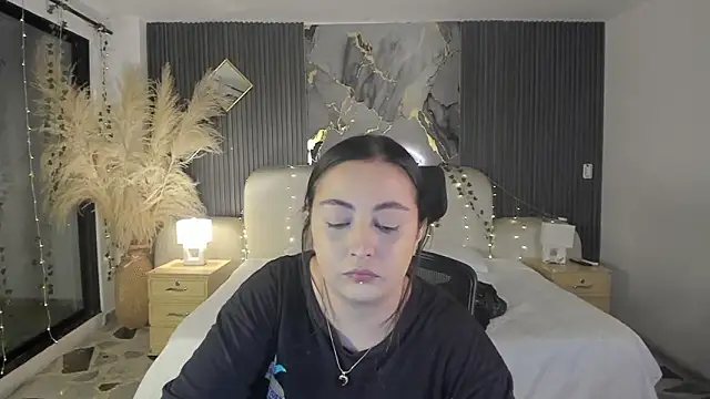 SarahCastro1  online show from March 2, 3:52 am