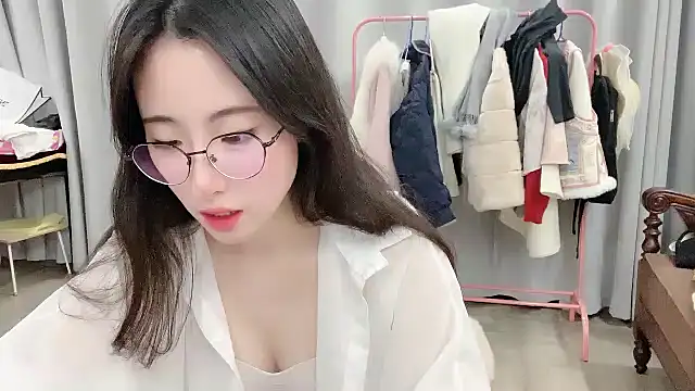 Snapshot of Freya7777 chatting on December 16, 2:22 pm Freya7777 online show from December 16, 2:22 pm