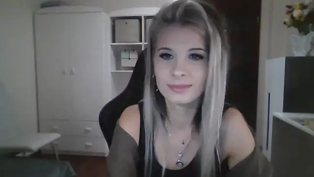 KristineGlow online show from September 30, 2:00 pm