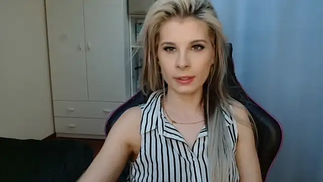 Snapshot of KristineGlow chatting on May 3, 2:12 pm KristineGlow online show from May 3, 2:12 pm