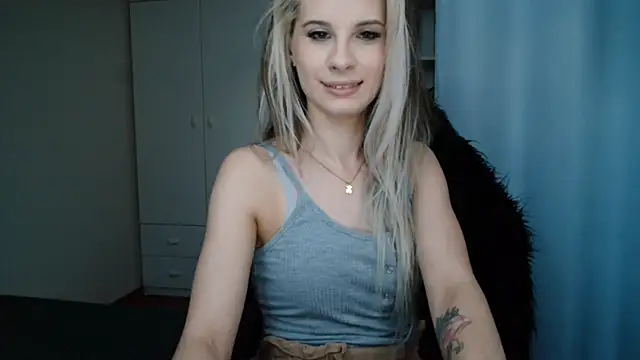 Snapshot of KristineGlow chatting on June 24, 6:51 pm KristineGlow online show from June 24, 6:51 pm