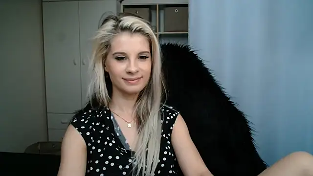 Snapshot of KristineGlow chatting on July 2, 6:25 pm KristineGlow online show from July 2, 6:25 pm