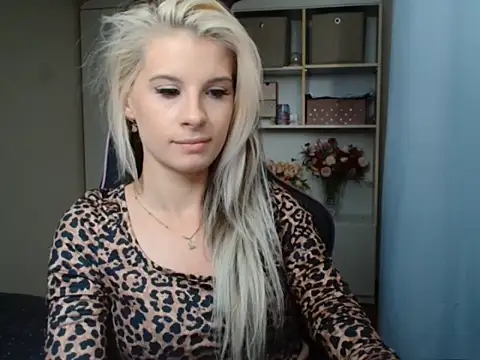 Snapshot of KristineGlow chatting on July 23, 3:10 pm KristineGlow online show from July 23, 3:10 pm