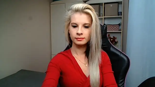 Snapshot of KristineGlow chatting on July 27, 2:24 pm KristineGlow online show from July 27, 2:24 pm