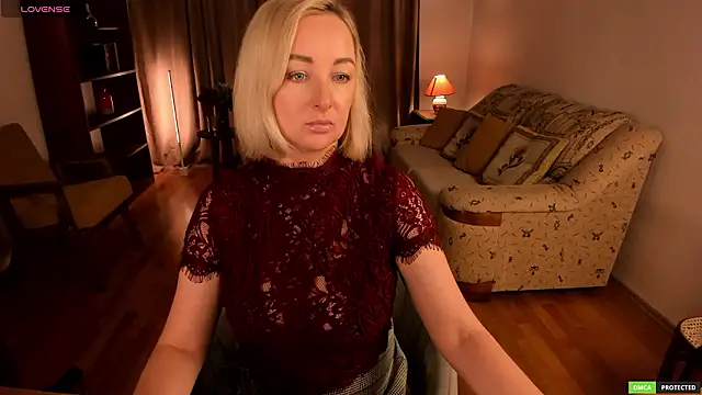 Snapshot of sexmom8 chatting on March 19, 12:20 pm sexmom8 online show from March 19, 12:20 pm