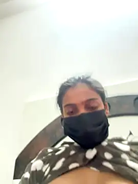 Snapshot of HeerStd chatting on December 20, 1:07 pm HeerStd online show from December 20, 1:07 pm