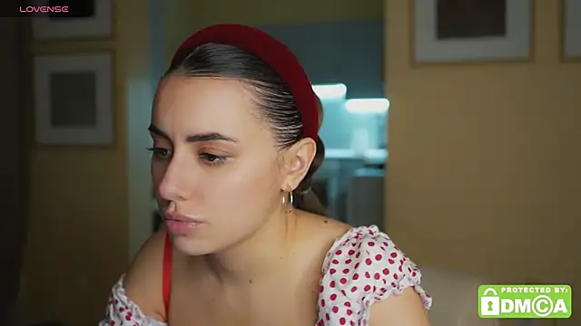 Snapshot of KateCarrey chatting on October 28, 8:33 pm KateCarrey online show from October 28, 8:33 pm