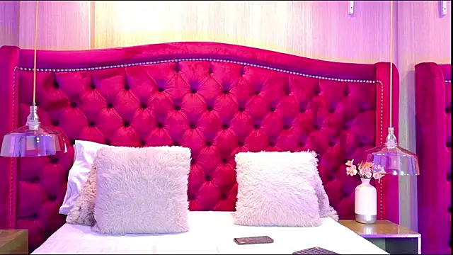 kendalFox  online show from April 30, 8:15 pm