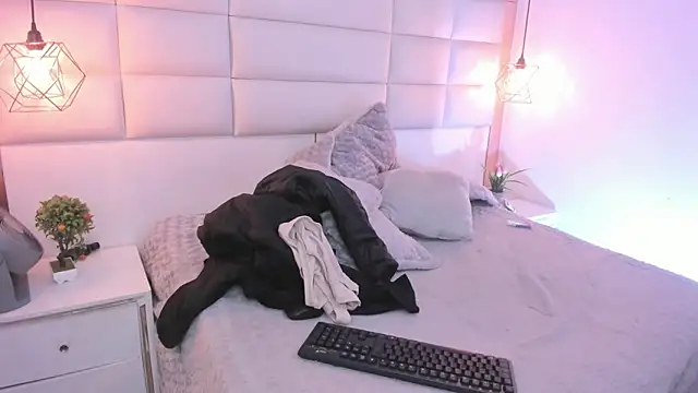 Snapshot of Lucia_jane chatting on February 3, 2:53 am Lucia jane online show from February 3, 2:53 am