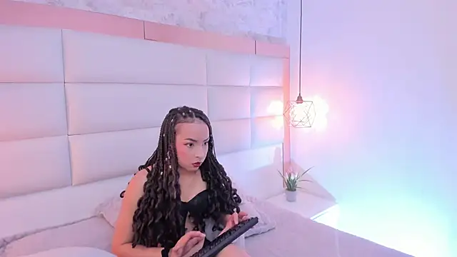 Snapshot of Lucia_jane chatting on February 7, 9:18 pm Lucia jane online show from February 7, 9:18 pm