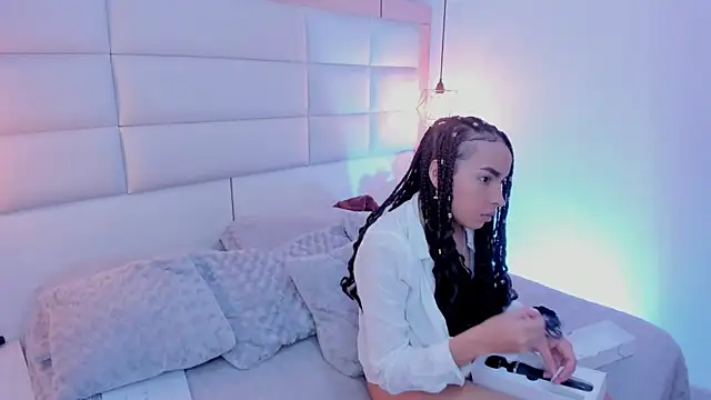 Snapshot of Lucia_jane chatting on February 8, 10:02 pm Lucia jane online show from February 8, 10:02 pm