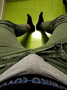 Snapshot of AXEL_84 chatting on December 3, 1:31 pm AXEL 84 online show from December 3, 1:31 pm