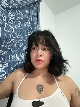 Snapshot of aliciia_23 chatting on October 26, 10:36 pm aliciia 23 online show from October 26, 10:36 pm