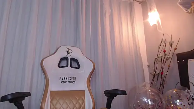 Snapshot of Meriiida chatting on October 18, 3:42 am Meriiida online show from October 18, 3:42 am