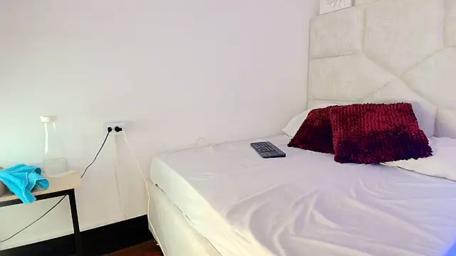 elizawiliamst online show from April 22, 5:47 pm