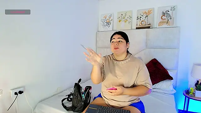 elizawiliamst online show from June 12, 12:15 pm