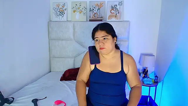 elizawiliamst online show from July 15, 11:59 am