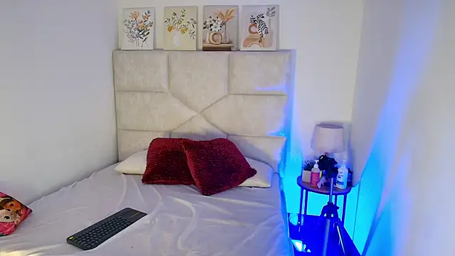 elizawiliamst online show from July 31, 12:26 pm