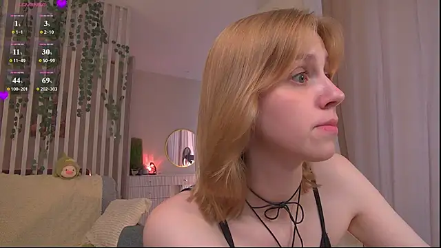 Snapshot of sofiapurex chatting on July 2, 3:23 am sofiapurex online show from July 2, 3:23 am