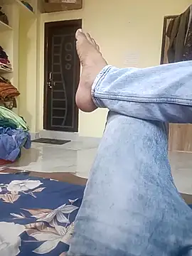 Snapshot of bobby3374 chatting on September 19, 1:29 am bobby3374 online show from September 19, 1:29 am