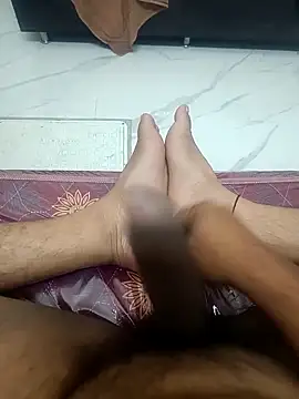 Snapshot of bobby3374 chatting on December 13, 11:43 pm bobby3374 online show from December 13, 11:43 pm