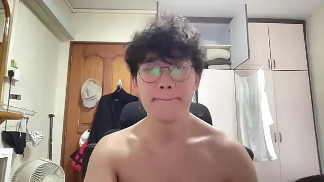 Passionatetwink2 online show from March 5, 7:59 am