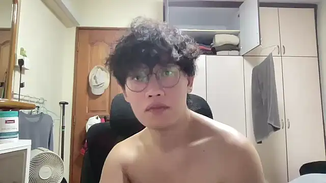 Snapshot of Passionatetwink2 chatting on March 19, 2:10 pm Passionatetwink2 online show from March 19, 2:10 pm