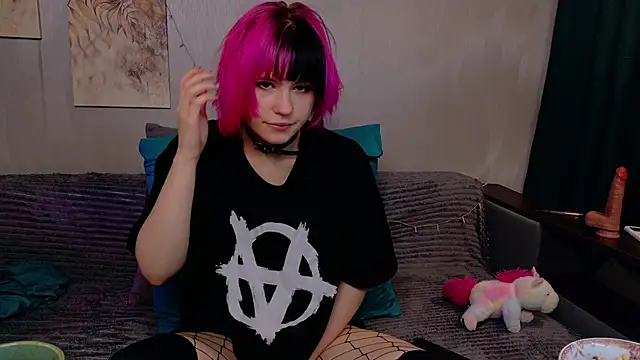 KikiMoor online show from September 22, 5:20 am