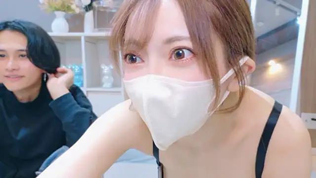 Snapshot of RIRI-style chatting on November 22, 8:46 am RIRI-style online show from November 22, 8:46 am