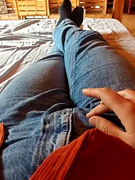 Snapshot of Horny_mummy chatting on May 8, 2:11 pm Horny mummy online show from May 8, 2:11 pm