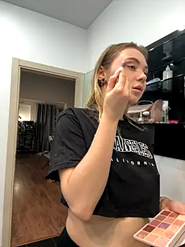 LunaMillie online show from November 9, 1:31 pm