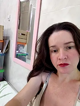 Snapshot of _anita_rojas chatting on May 9, 2:33 pm anita rojas online show from May 9, 2:33 pm