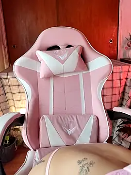 Snapshot of Jess_tattoo11 chatting on September 10, 12:38 pm Jess tattoo11 online show from September 10, 12:38 pm