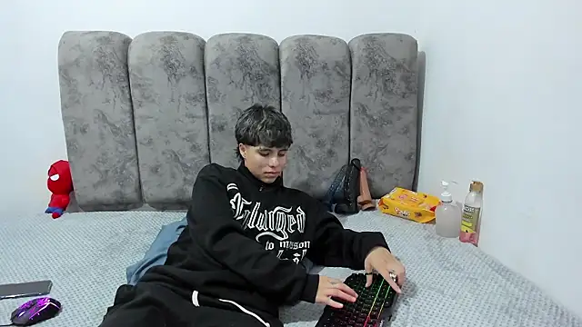 Bruno Cruzz online show from May 12, 2:08 am