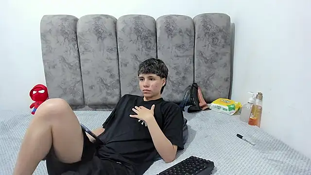 Bruno Cruzz online show from June 14, 2:24 am