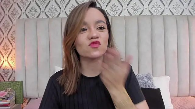 Sky Junne online show from October 12, 5:45 pm