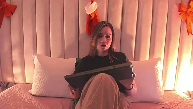 Sky Junne online show from November 29, 5:49 pm