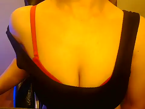 Snapshot of akankshapuri chatting on December 14, 3:39 pm akankshapuri online show from December 14, 3:39 pm