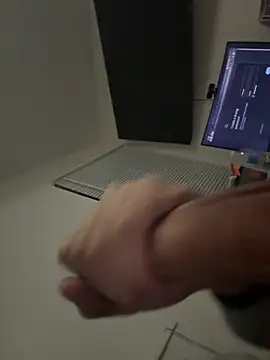 Snapshot of lionr0660 chatting on November 11, 11:16 pm lionr0660 online show from November 11, 11:16 pm