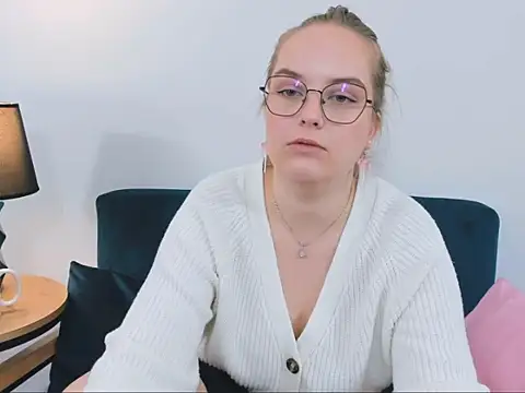 Snapshot of AliceCrazy69 chatting on September 18, 11:01 am AliceCrazy69 online show from September 18, 11:01 am