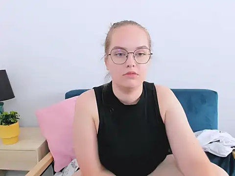 Snapshot of AliceCrazy69 chatting on October 3, 12:02 pm AliceCrazy69 online show from October 3, 12:02 pm