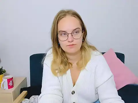 Snapshot of AliceCrazy69 chatting on October 4, 6:11 am AliceCrazy69 online show from October 4, 6:11 am