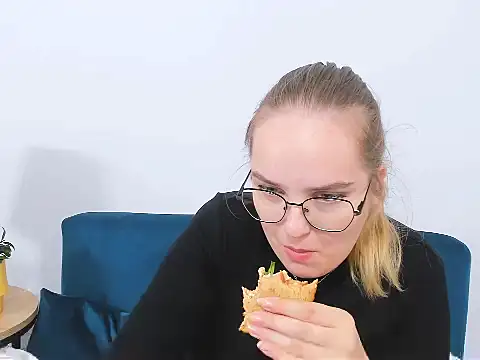 Snapshot of AliceCrazy69 chatting on October 6, 10:02 am AliceCrazy69 online show from October 6, 10:02 am