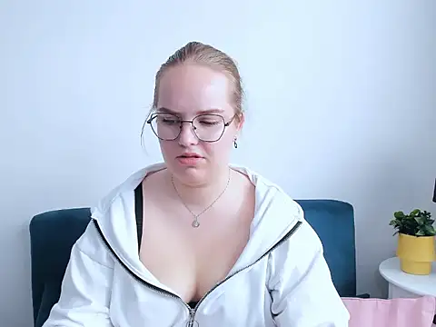 Snapshot of AliceCrazy69 chatting on October 25, 8:55 am AliceCrazy69 online show from October 25, 8:55 am