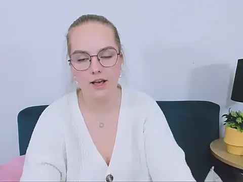 Snapshot of AliceCrazy69 chatting on December 16, 4:23 pm AliceCrazy69 online show from December 16, 4:23 pm