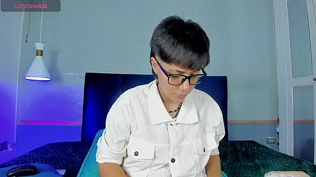 Tsuki Maru online show from November 6, 8:32 pm