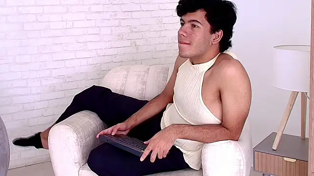 Snapshot of E_R_O_S_ chatting on September 30, 1:05 pm E R O S online show from September 30, 1:05 pm