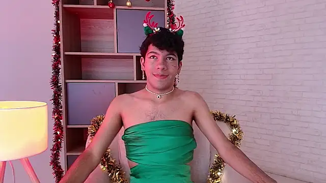 Snapshot of E_R_O_S_ chatting on November 28, 8:33 pm E R O S online show from November 28, 8:33 pm