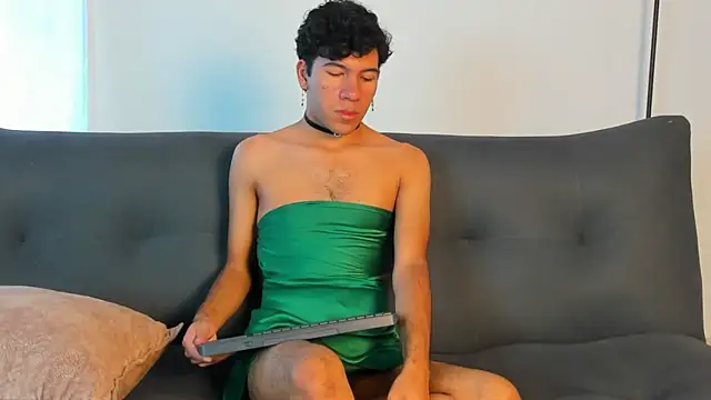 Snapshot of E_R_O_S_ chatting on December 2, 12:43 pm E R O S online show from December 2, 12:43 pm