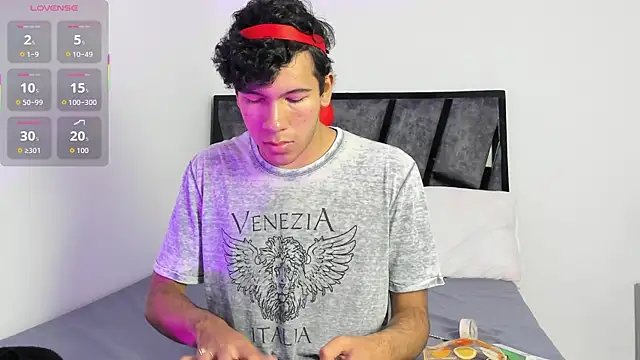 Snapshot of E_R_O_S_ chatting on January 10, 7:59 pm E R O S online show from January 10, 7:59 pm